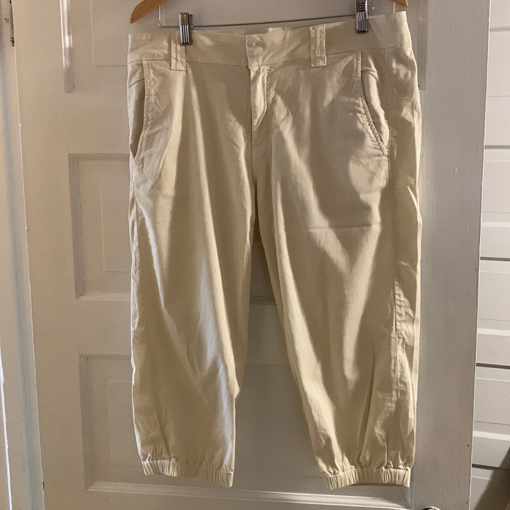 Soft cream coloured Hudson capris EUC